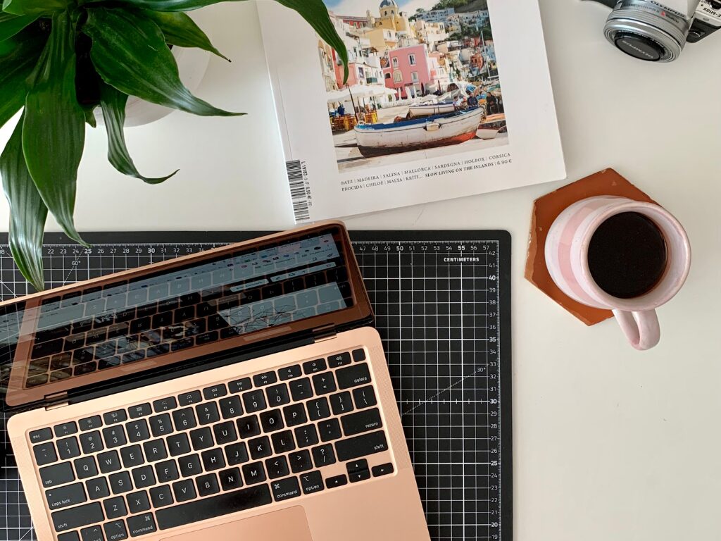 How to Make Real Money with High Ticket Digital Products (Even Without Showing Your Face)